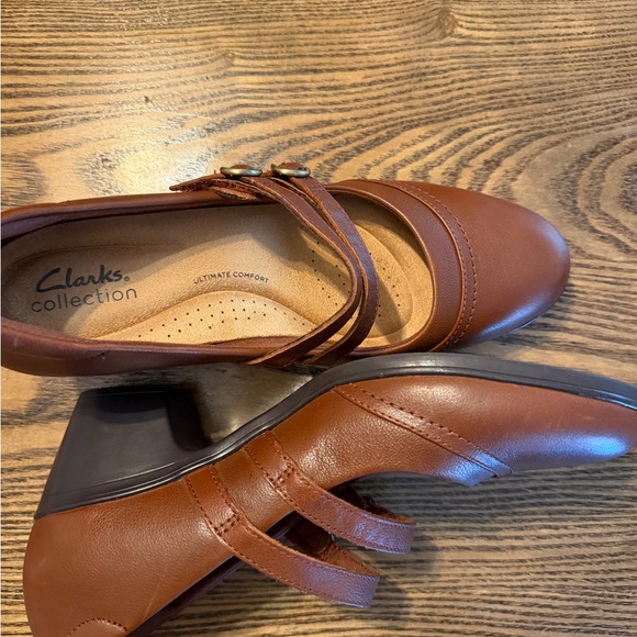 Clarks Women's Tan Leather heel with Straps size 9 - Picture 6 of 7